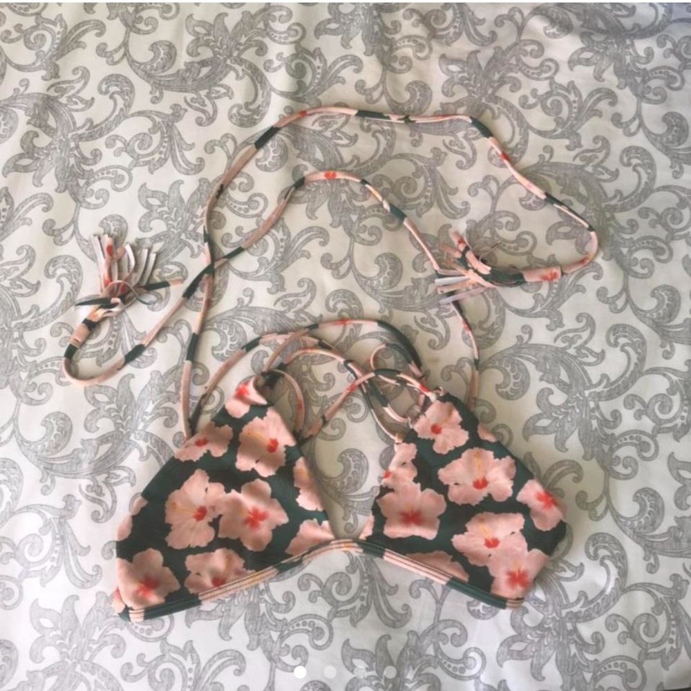 Acacia bikini top